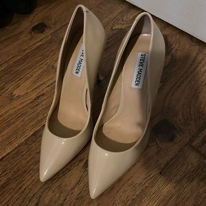 Worn once size 7 cream pumps